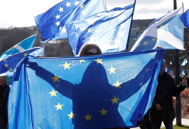 Image for article titled Photos: EU blue was the theme of today’s Brexit anniversary rallies