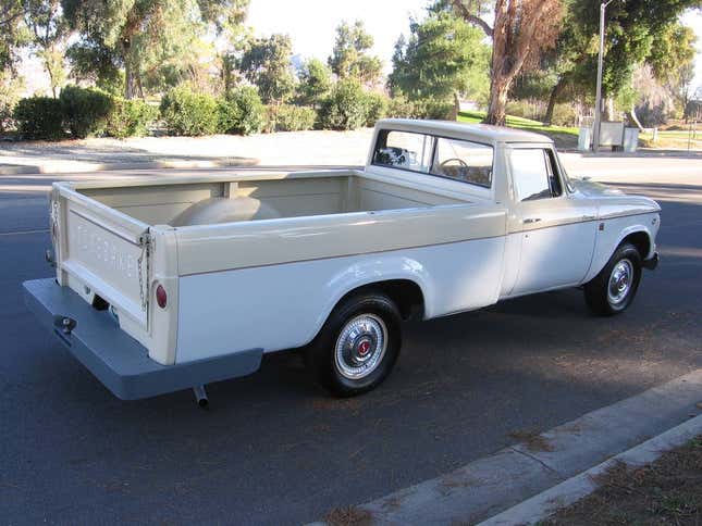 Image for article titled Saab 96, Studebaker Champ, Piaggio Ape: The Dopest Cars I Found For Sale Online