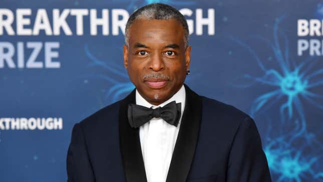 Levar Burton in a nice suit and smiling while at an award show. 