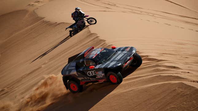 Image for article titled 2023 Dakar Rally Will Randomly Split Competitor Stages to Eliminate Copycats