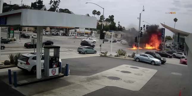 Image for article titled Horrifying Crash Leaves 6 Dead and 8 Injured in California [Update]