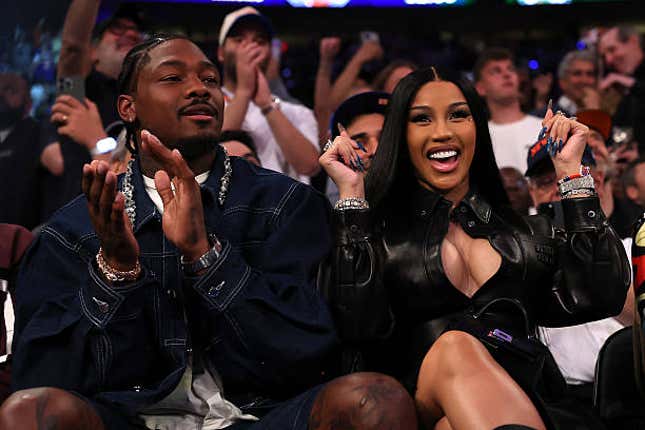 Image for article titled Social Media Goes Nuts as Cardi B Hard Launches New NFL Boo at Knicks Playoff Game Amid Offset Divorce