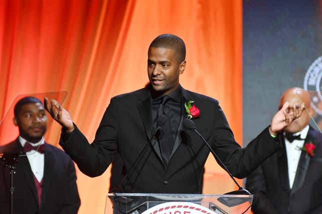  Bakari Sellers spricht auf der Bühne während der 34. jährlichen Gala „A Candle In The Dark“ des Morehouse College im Hyatt Regency Atlanta am 19. Februar 2022 in Atlanta, Georgia