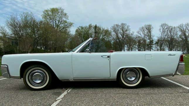 Image for article titled This Stubby Lincoln Continental Is Your Perfect Summer Ride