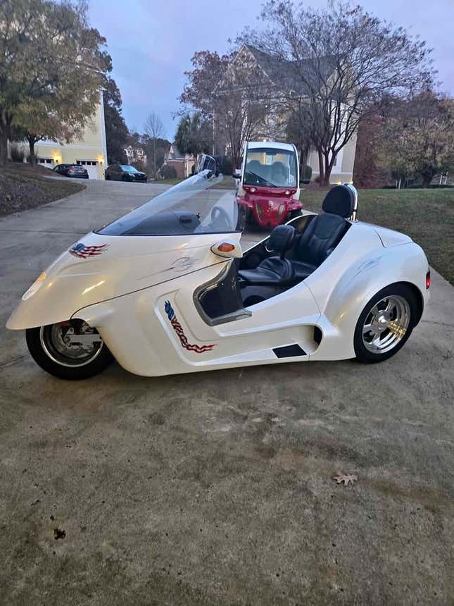 Image de l'article intitulé Honda CBR1000RR Repsol, Dodge Power Wagon Ambulance, camion de pompiers&amp;#xa0;: les voitures les plus géniales que j’ai trouvées à vendre en ligne