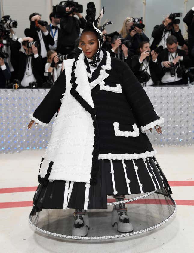 Janelle Monáe nimmt an der Benefizgala des Costume Institute des Metropolitan Museum of Art zur Eröffnung der Ausstellung „Karl Lagerfeld: A Line of Beauty“ am Montag, 1. Mai 2023, in New York teil.