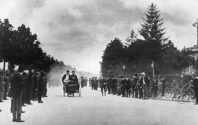 A race from Neuilly to Versailles contested by one of the steam quadricycles built by Count de Dion and Georges Bouton