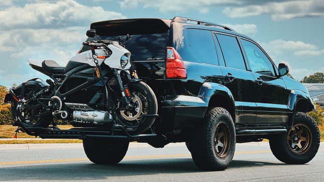 Image for article titled What it's Like to Live With an Electric Motorcycle in New York City