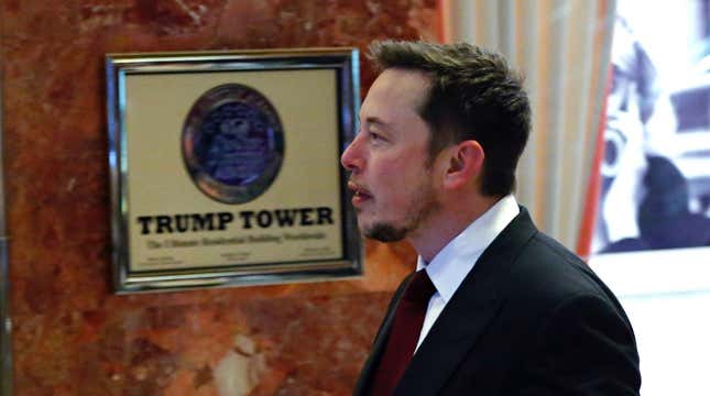 Une photo d’Elon Musk à la Trump Tower en 2017