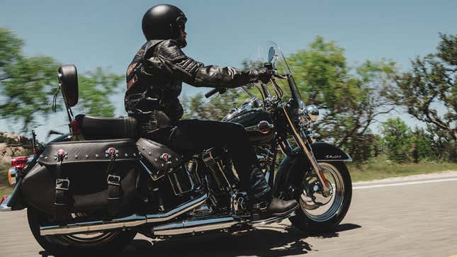 La idea es ayudar a los conductores a mantener el equilibrio de las pesadas motos Harley en parado y en baja velocidad.