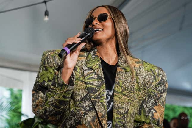 COLLEGE PARK, GÉORGIE - 29 OCTOBRE : Ciara prend la parole lors d’une réception VIP avant un rassemblement When We All Vote avec en tête la Michelle Obama Gateway Center Arena le 29 octobre 2024 à College Park, Géorgie.