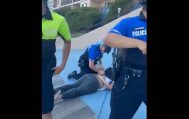 Image for article titled Maryland Officers Caught on Video Tasing and Kneeing Black Teens While Enforcing Anti-Vape Laws on the Boardwalk