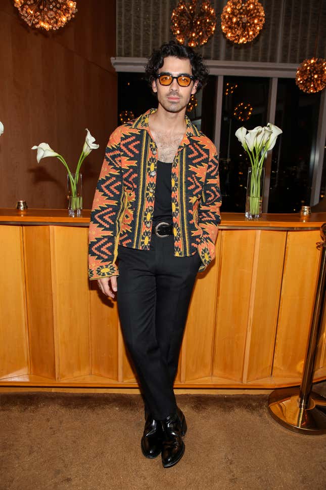 Image for article titled New York Fashion Week 2022: All the Chic Fits, Concerning Trends, and Despicable Copycats