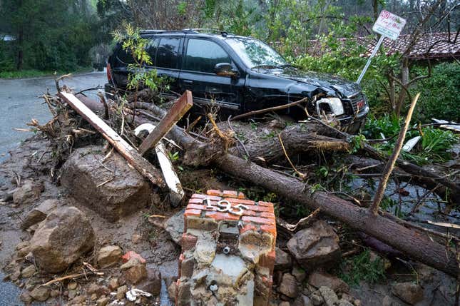 Image for article titled Photos: California&#39;s Coastline Under Siege by Atmospheric River