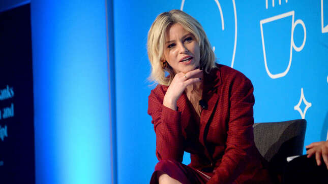 Elizabeth Banks Joins the Ranks of Every Mom I've Met in Feeling Judged for Mom Stuff