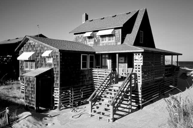 Image for article titled Public Health Enthusiasts Sue Local Government for Access to Their Beach Houses