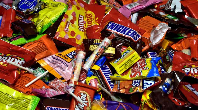 Image for article titled Dad who found metal in kids’ Halloween candy arrested for putting it there himself