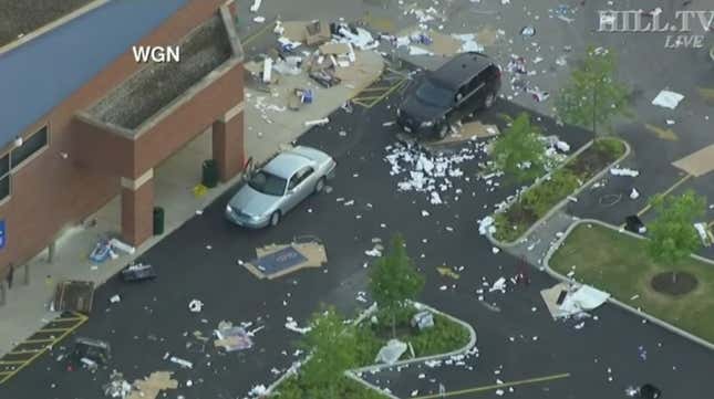 The scene in front of a Best Buy in Downtown Chicago after a night of widespread looting and vandalism along the city’s Magnificent Mile.