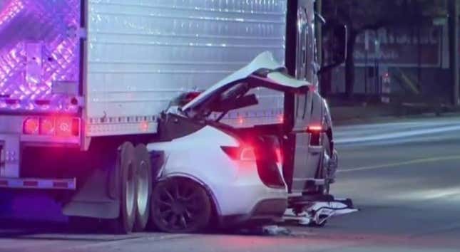 Image for article titled Tesla Driver On Autopilot With Suspended License Slams Into Michigan State Trooper