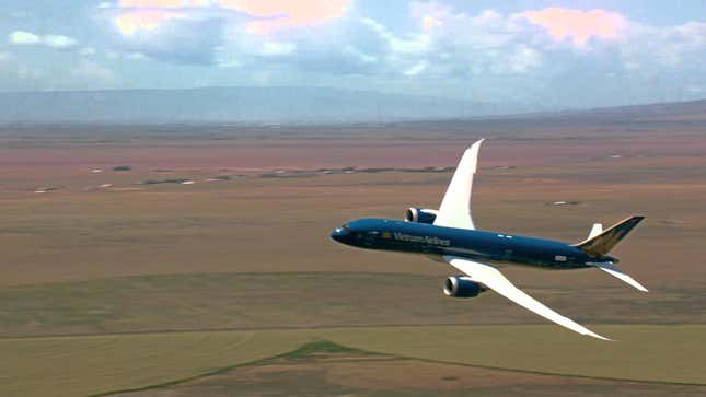 Este Boeing 787-9 realiza un brutal despegue casi perpendicular al suelo