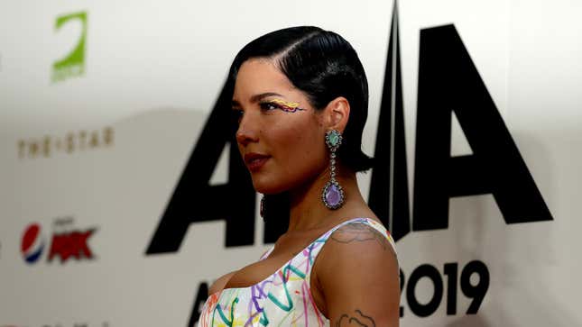 Image for article titled Halsey Explains How Being White-Passing Shapes Her Language