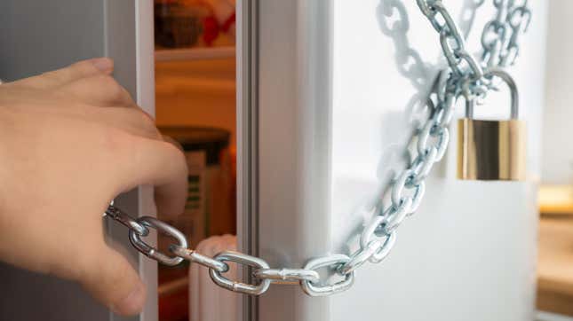 Image for article titled Man reacts in worst possible way to roommate finishing his food