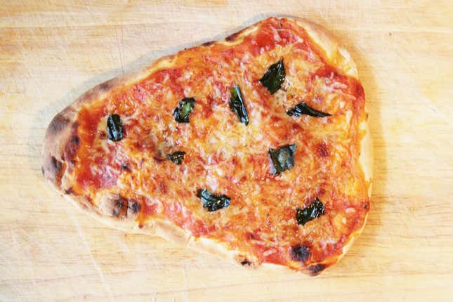 Image for article titled How to quickly DIY a pizza with whatever's in your kitchen