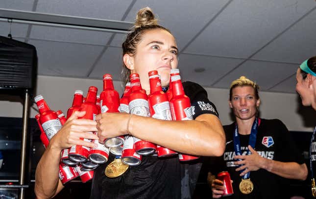 Image for article titled Someone Please Get the Houston Dash Another Cup for Their Celebratory Drinking
