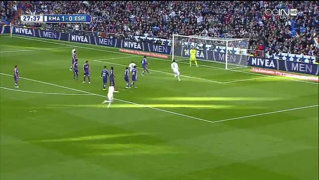 Gareth Bale Puts Real Madrid Up 2-0 With An Unstoppable Free Kick