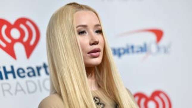 Hope You're Having a Better Christmas Than Iggy Azalea!
