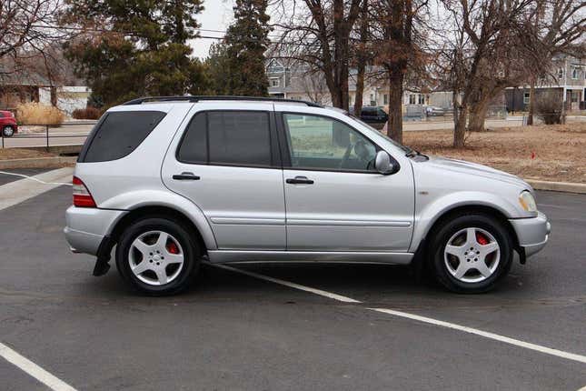 Image for article titled At $9,999, Is This 2000 Mercedes ML 55 AMG A Total Steal?