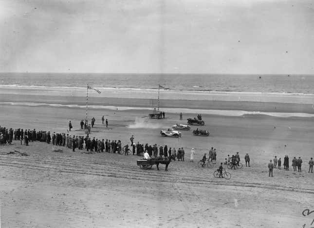 18th June 1922: Drivers attempt to break the world speed record on Saltburn Sands in Yorkshire