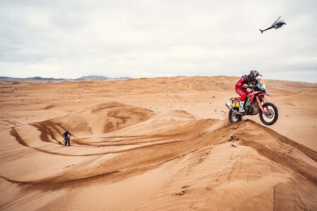 Image for article titled The Harrowing Beauty of the 2023 Dakar Rally