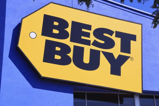 Imagen para el artículo titulado Best Buy dice que los aranceles de Trump podrían aumentar los precios de los productos electrónicos