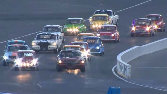 Image for article titled This Minis Vs. Mustangs Race Is As Good As Vintage Racing Gets