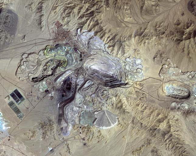Image for article titled Aerial and satellite photos reveal massive mines scarring the earth’s surface
