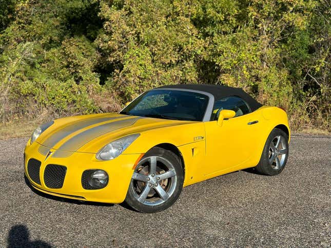 Image for article titled At $12,995, Is This Special Edition 2008 Pontiac Solstice GXP A Winner?