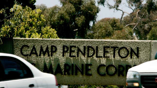 La porte principale de la base du Corps des Marines de Camp Pendleton le 16 juin 2006 à Oceanside, en Californie.