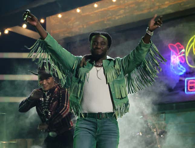 NASHVILLE, TENNESSEE - NOVEMBER 20: EDITORIAL USE ONLY Shaboozey performs onstage during The 58th Annual CMA Awards at Bridgestone Arena on November 20, 2024 in Nashville, Tennessee. 