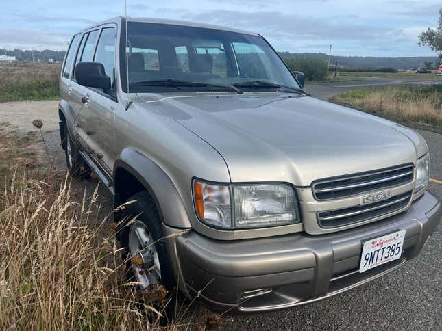 Image for article titled At $4,650, Is This 2000 Isuzu SUV A Super Trooper?