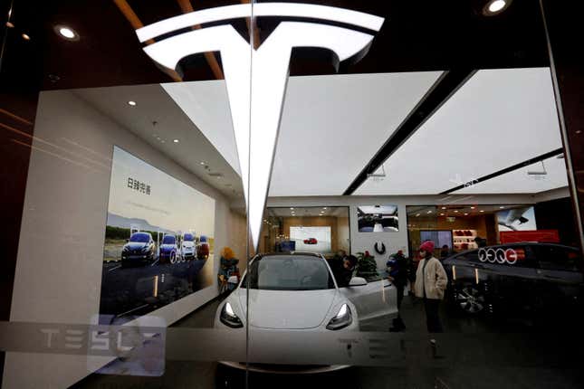 Image de l'article intitulé 🌏 Teslas est devenu moins cher en Chine