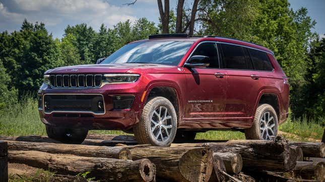 Image for article titled Jeep Recalls Nearly 100,000 New Models Over Airbag Software Issue