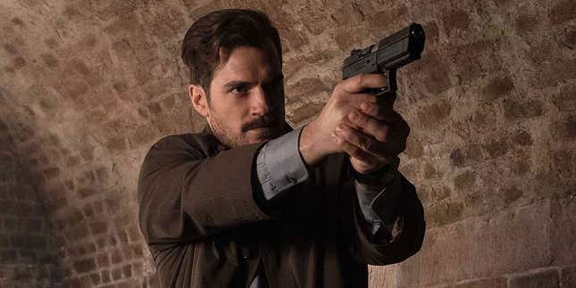 Henry Cavill pointing a gun