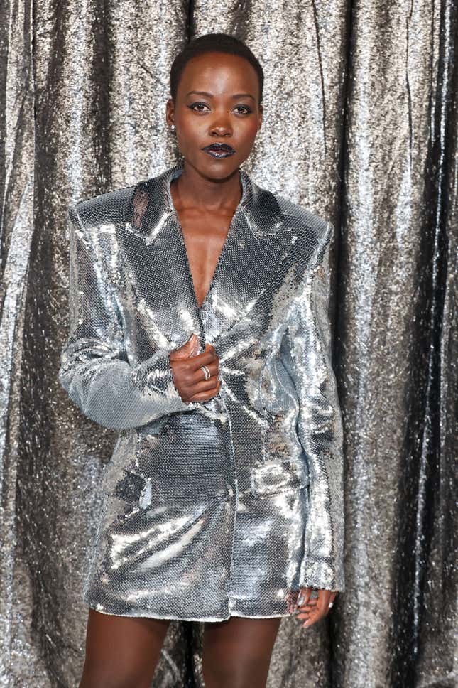 Lupita Nyong’o besucht die Weltpremiere von „Renaissance: A Film By Beyoncé“ am 25. November 2023 im Samuel Goldwyn Theater in Beverly Hills, Kalifornien.