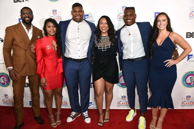 (LR) Marquay Baul, Maranda Ross, Quinnen Williams, Nicole Lynn, Quincy Williams et Stephaniee Genn 