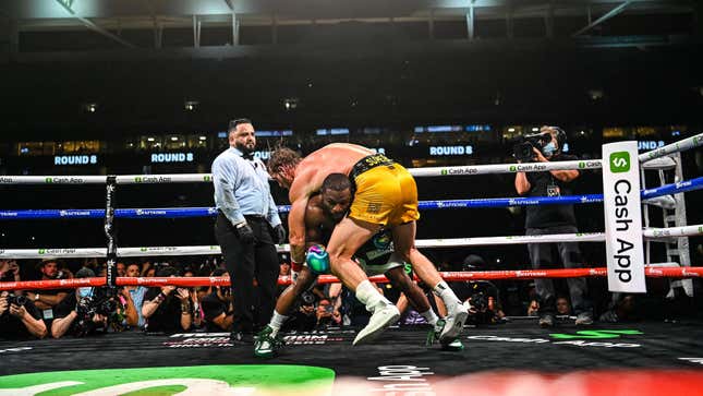 Image for article titled Logan Paul and Floyd Mayweather Had Their Little Manliness Contest and Everyone Lost