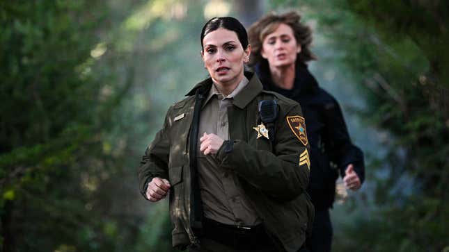 Gwiazda szeryfa Country Morena Baccarin w „Krainie ognia”.
