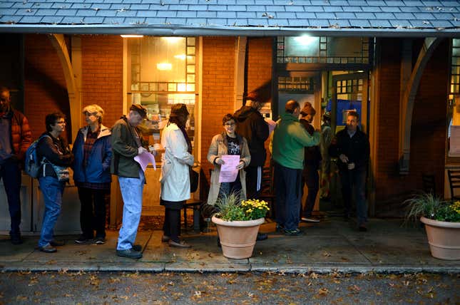 Image for article titled Photos: Americans line up to vote in the 2018 midterms