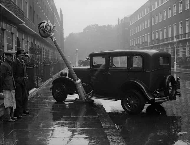 18th September 1930: A motor car which has crashed into a lamppost