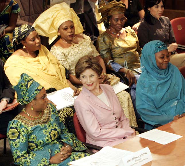 U.S. First Lady Laura Bush (2nd L) gathers with leaders from various Nigerian women's groups as she takes part in a discussion at the National Center for Women's development in Abuja, Nigeria January 18, 2006.